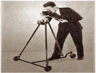 JHI Dolly man orngLft2